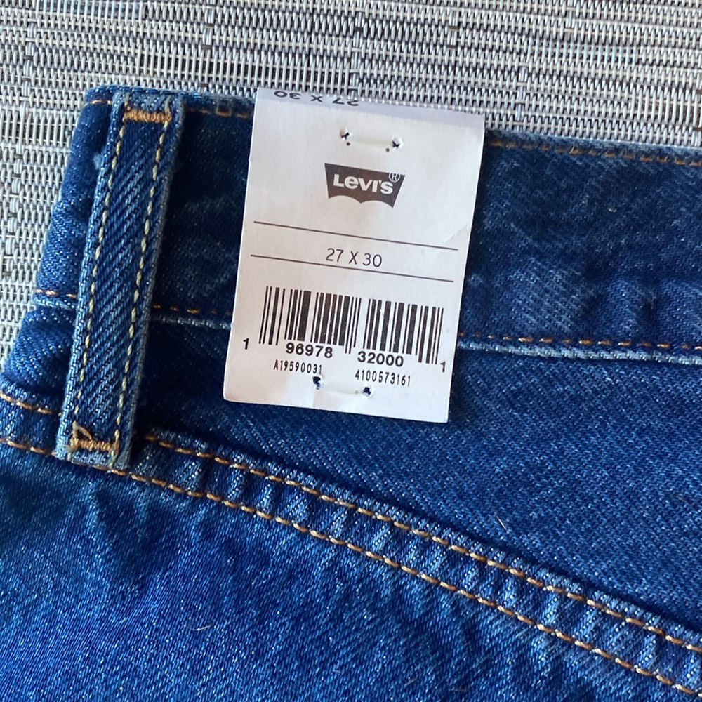 NWT Levi’s ‘90s 501 Jeans in dark wash - Picture 9 of 9